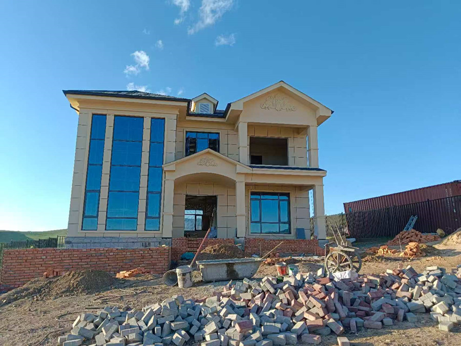 一棟已經搭建完成的輕鋼別墅